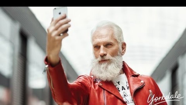 'Newsmas | Day 13: Fashion Santa'