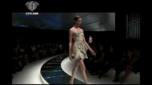 'fashiontv | FTV.com - GIANNI VERSACE -FULL SHOW-WOMAN S/S2009 Milan'