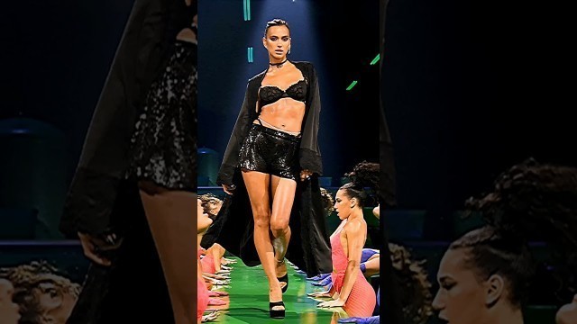 'Irina shayk savage X fenty show'