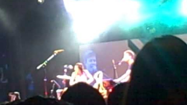 'Matt and Kim - \"Good Ol\' Fashioned Nightmare\" Live'