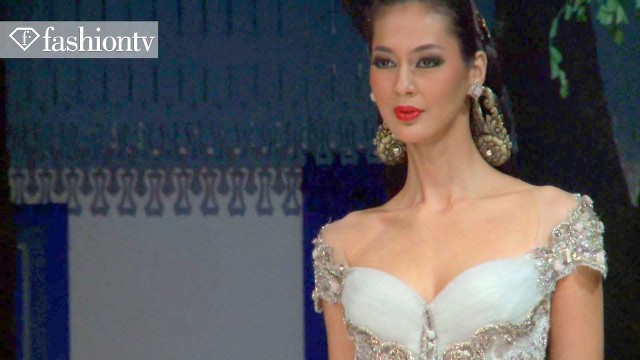 'Anna Avantie Fashion Show @ Palace of Surakarta - Cinta dan Sahabt Collection 2011 | FashionTV - FTV'