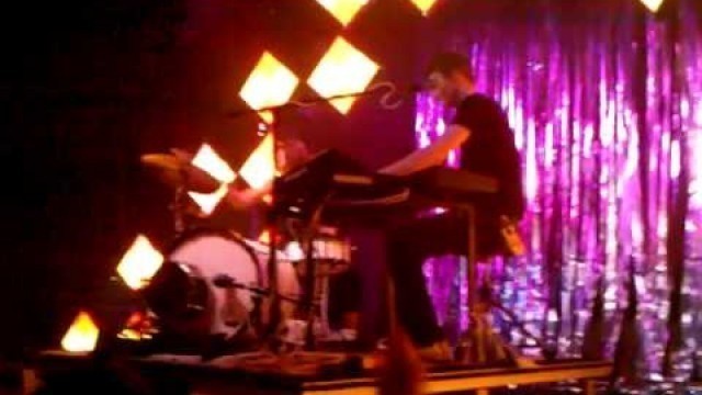 'Matt and Kim-Good Ol\' Fashioned Nightmare live Syracuse 2010'