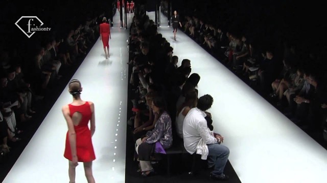 'fashiontv | FTV.com - MILAN W S/S 11 - VERSACE FULL SHOW'