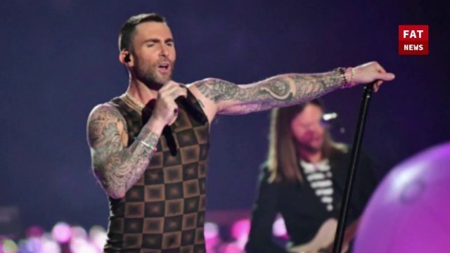 'Adam Levine  Les gens trouvent que la camisole d’Adam Levine ressemble dangereusement à du mobilier'