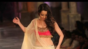 'Shraddha Kapoor\'s Ramp Walk At Mijwan Fashion Show 2012'