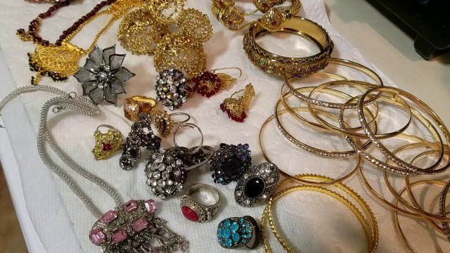 'How to Clean Jewelry Tips in Urdu'