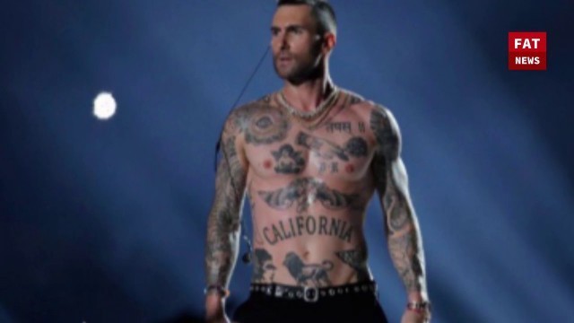 'Adam Levine Les gens trouvent que la camisole d’Adam Levine ressemble dangereusement à du mobilier'