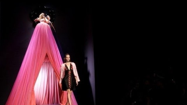 'Viktor & Rolf | Spring Summer 2012 Full Fashion Show | Exclusive'