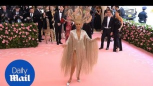 'Celine Dion makes a royal entrance at the 2019 Met Gala'