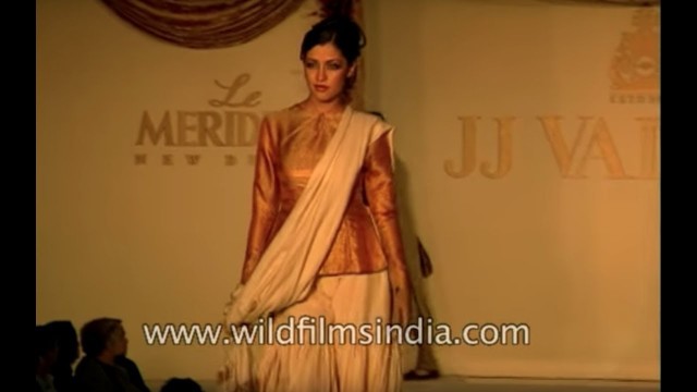 'Aditi Govitrikar walks in J. J. Valaya fashion show in 1990\'s'