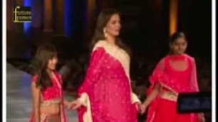 'Nita Ambani walks the ramp for Mijwan Fashion Show 2012'