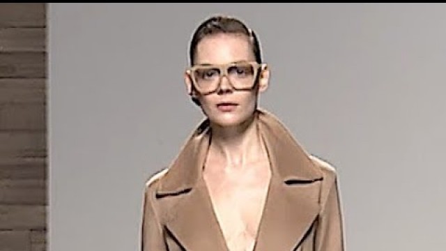 'MAX MARA Fall 2012 2013 Milan - Fashion Channel'