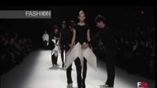 'ISSEY MIYAKE Fall 2011 2012 Paris - Fashion Channel'